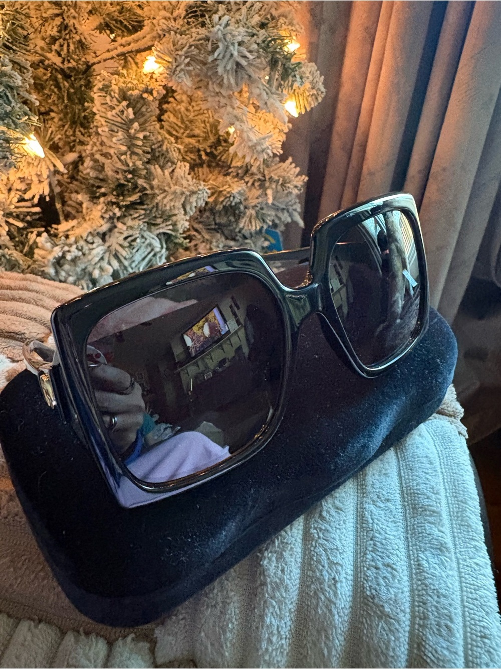 Gucci Oversized Square Black Sunglasses - Picture 8 of 10